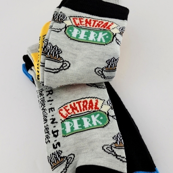 FRIENDS The TV Series Central Perk Men 3 Pack Crew Socks Multi-Color Size 8-12 - Picture 4 of 15